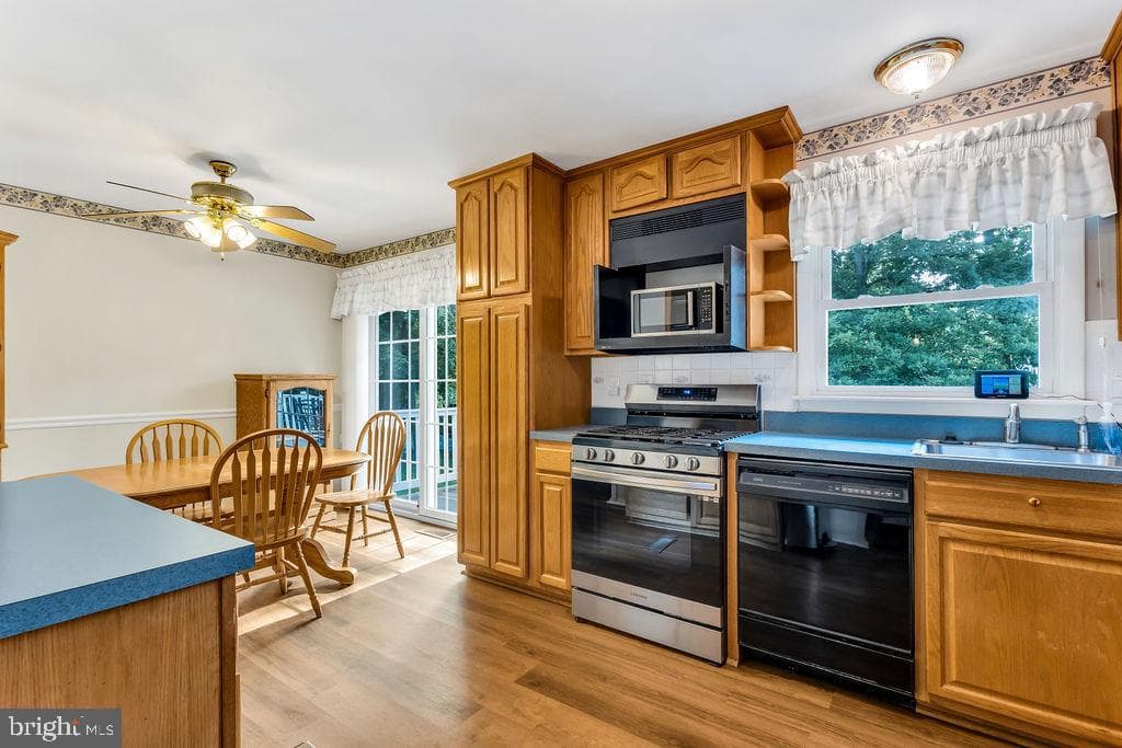 810 Kenyon Avenue photo 4
