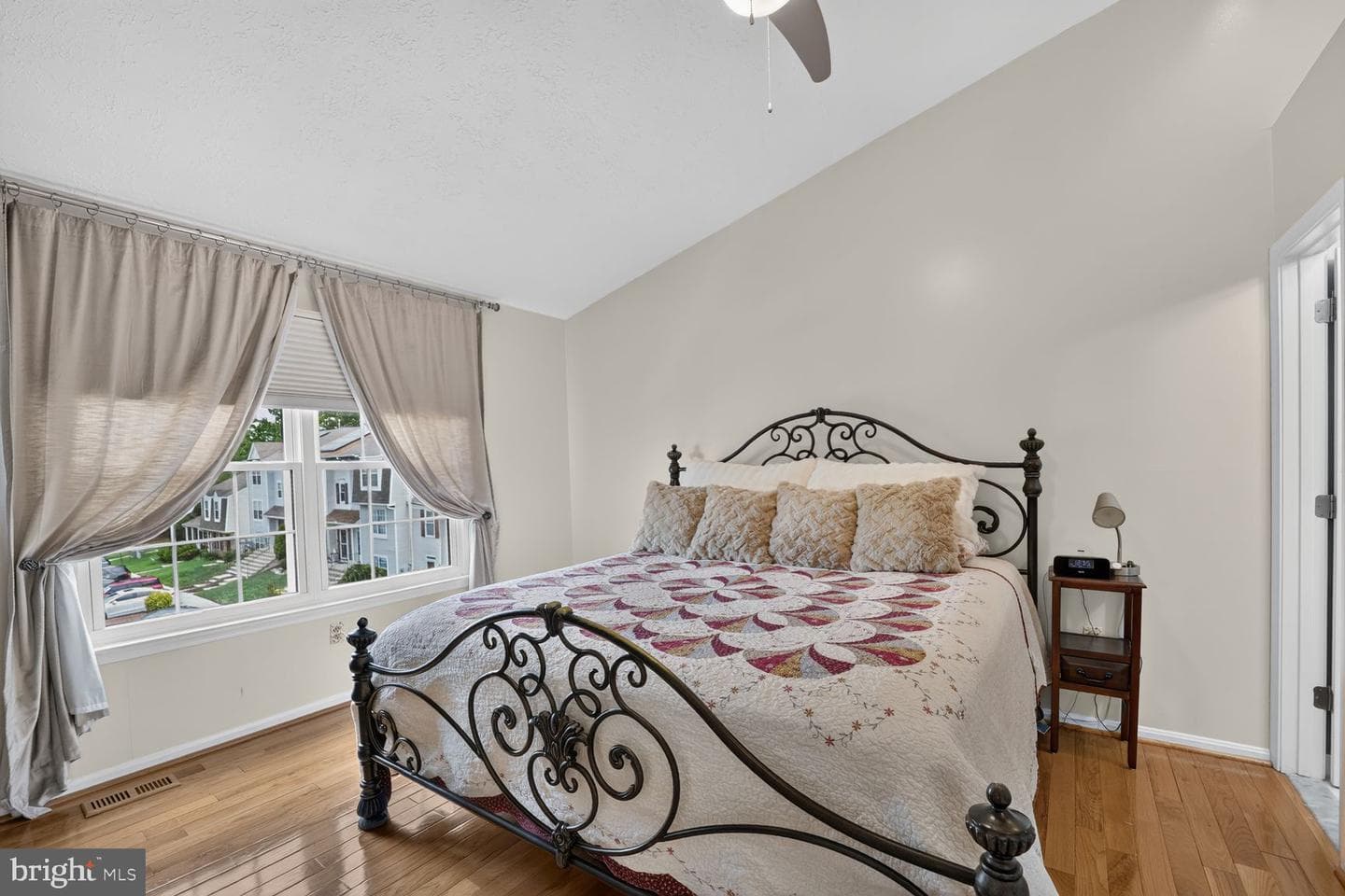 2526 Regal Place photo 10