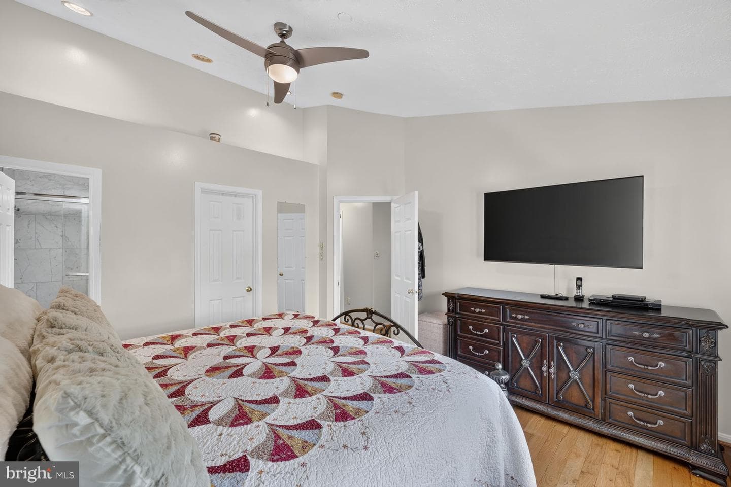 2526 Regal Place photo 11