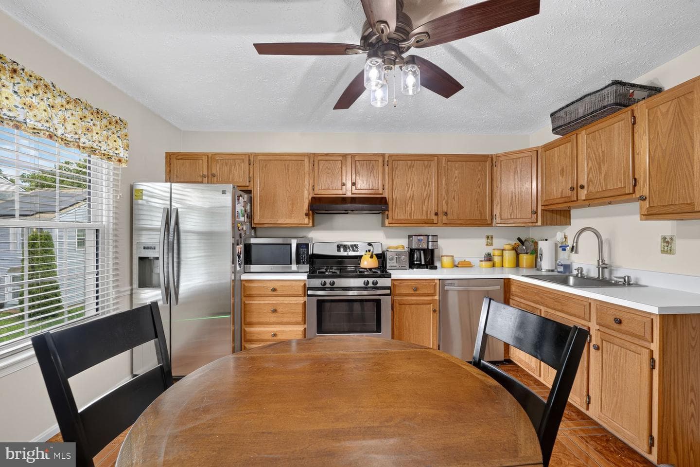 2526 Regal Place photo 4