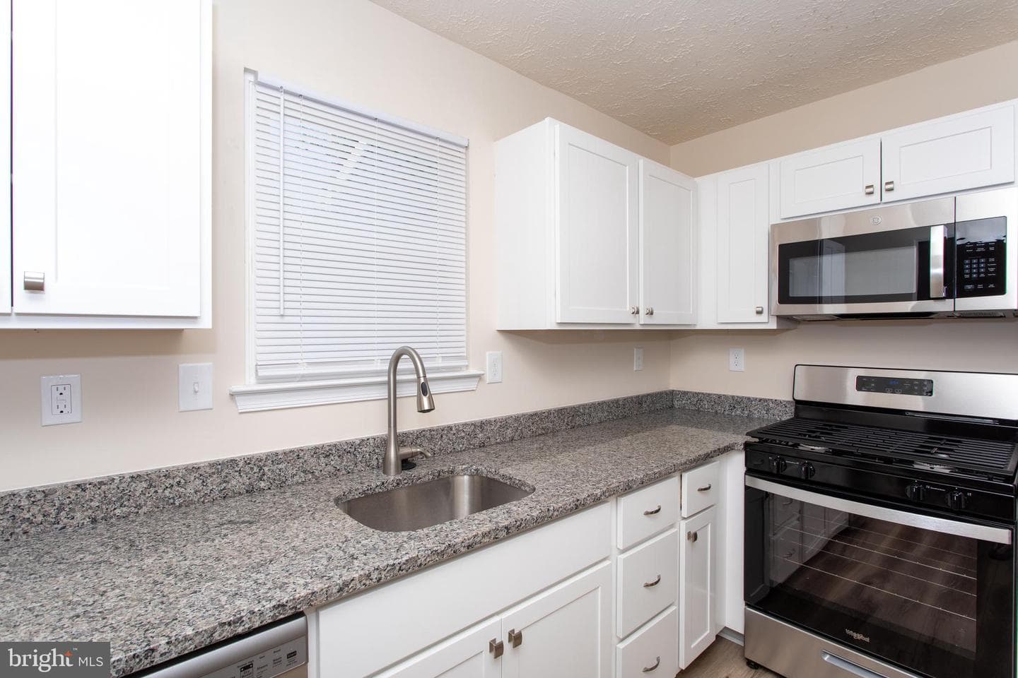 2533 Regal Place photo 10