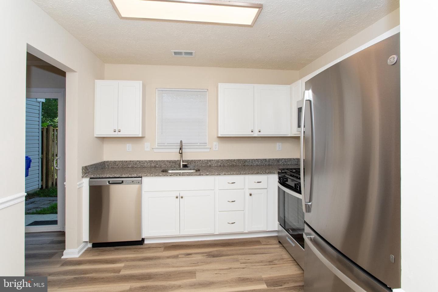 2533 Regal Place photo 12