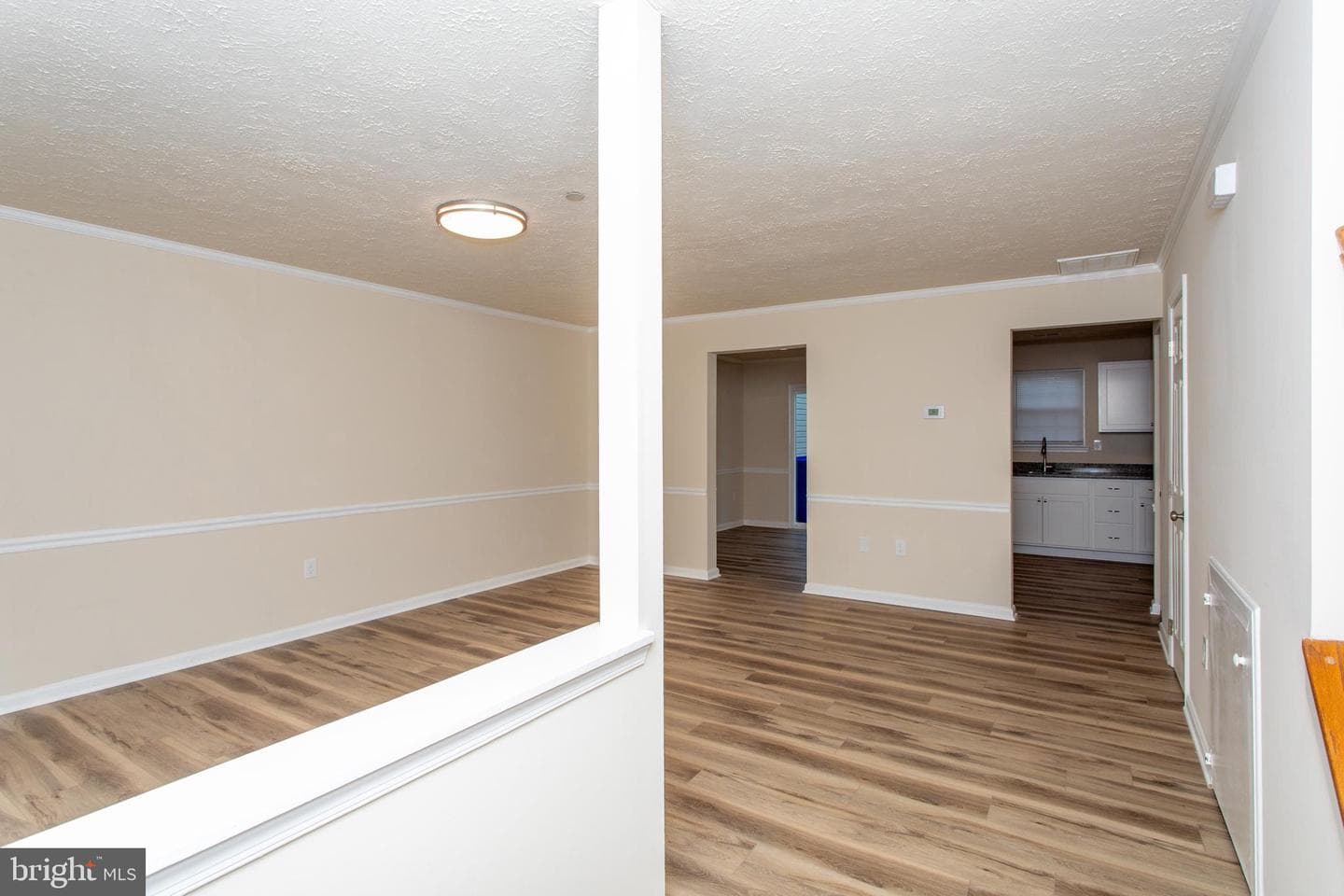 2533 Regal Place photo 3