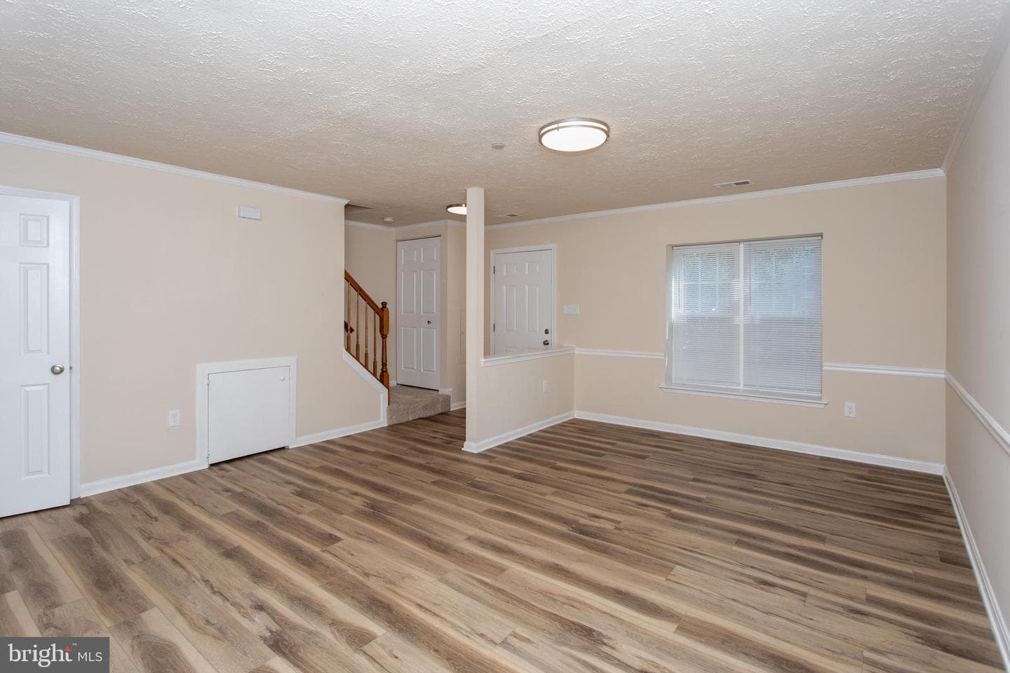 2533 Regal Place photo 4