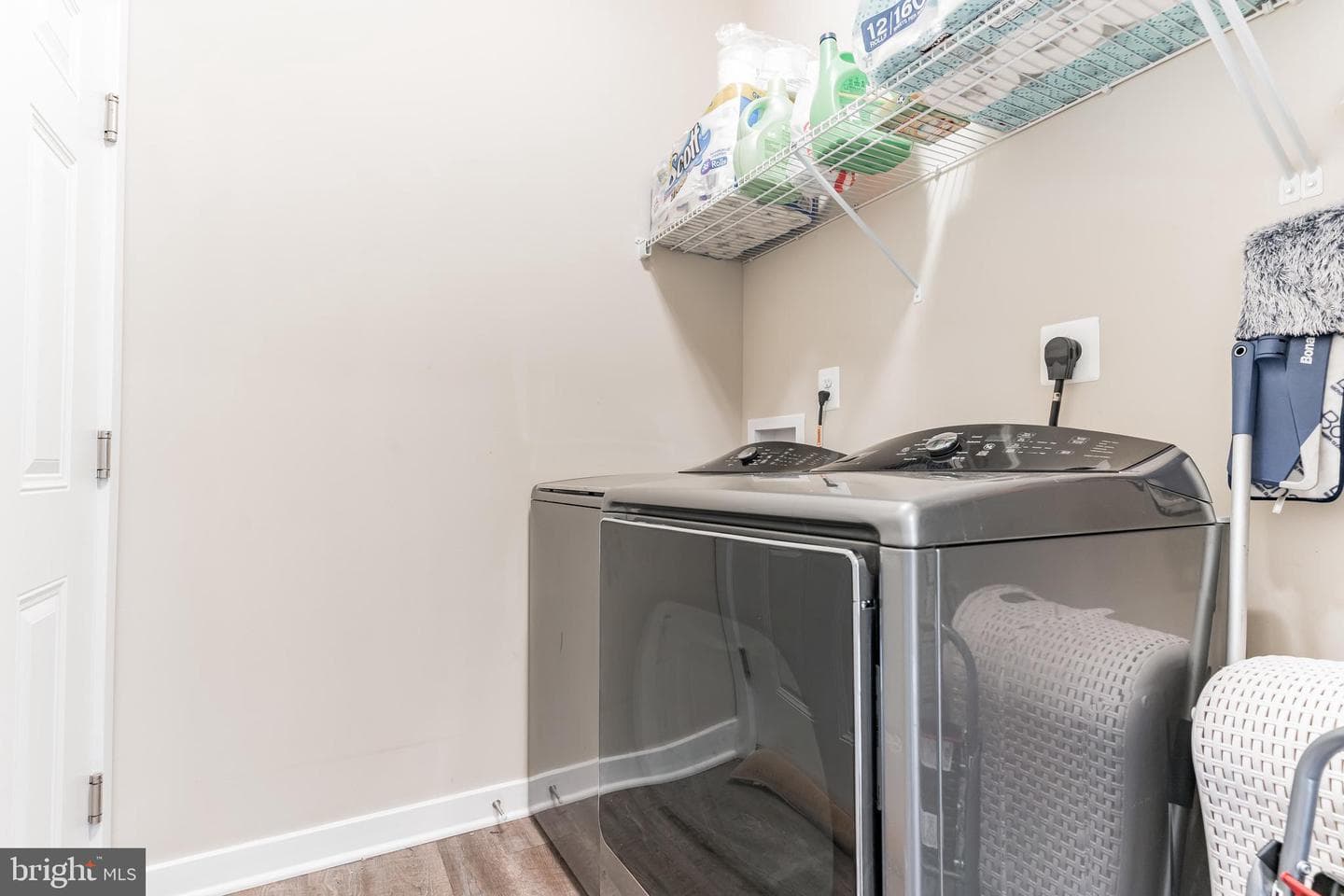 100 Camden Circle photo 11