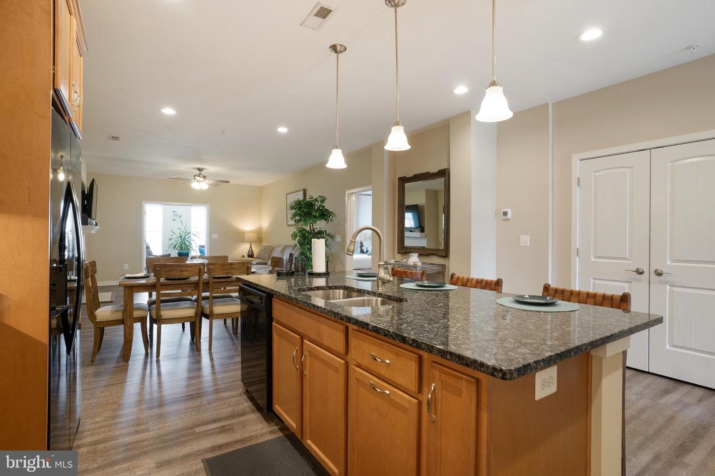 100 Camden Circle photo 14