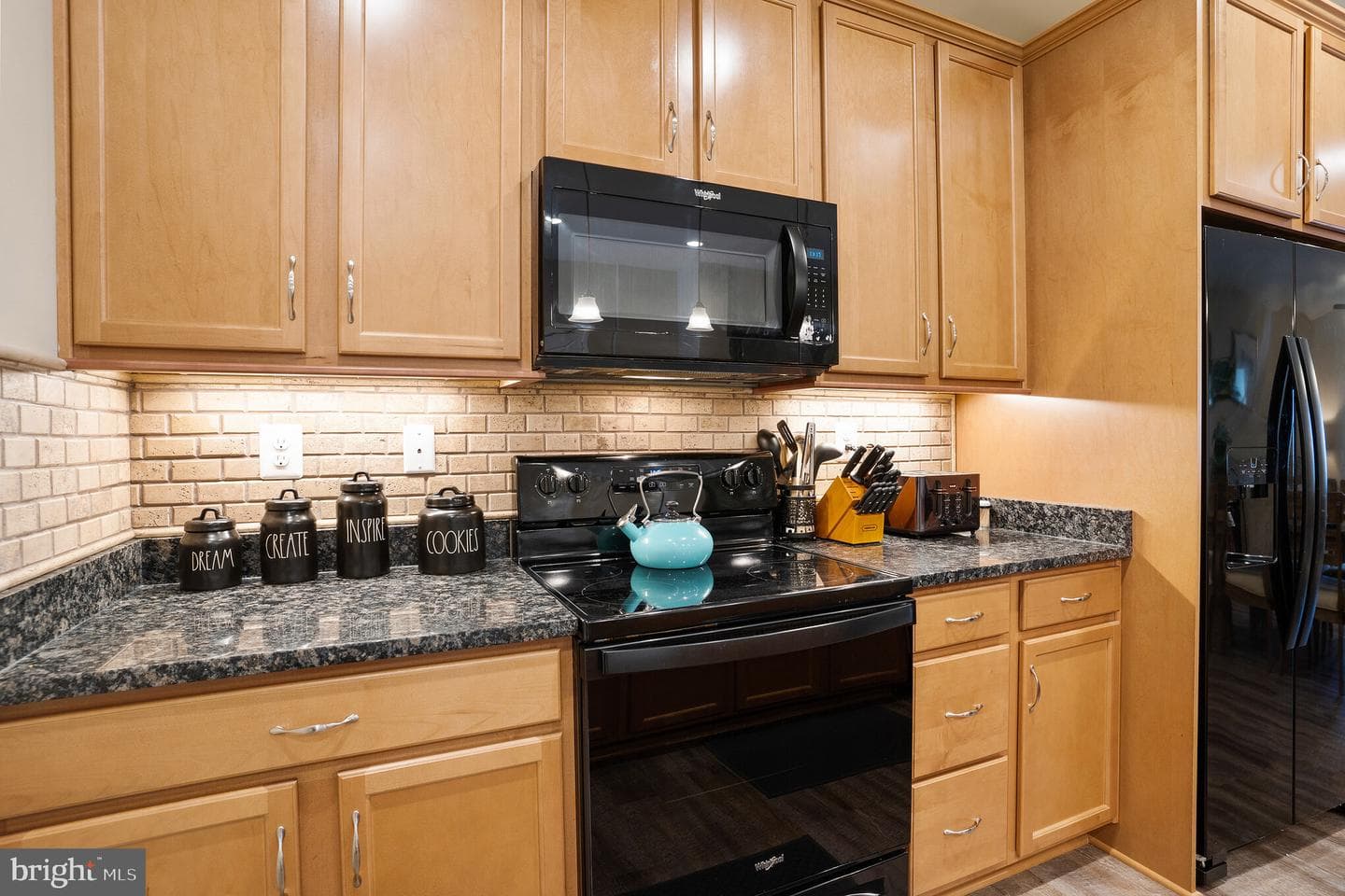 100 Camden Circle photo 16