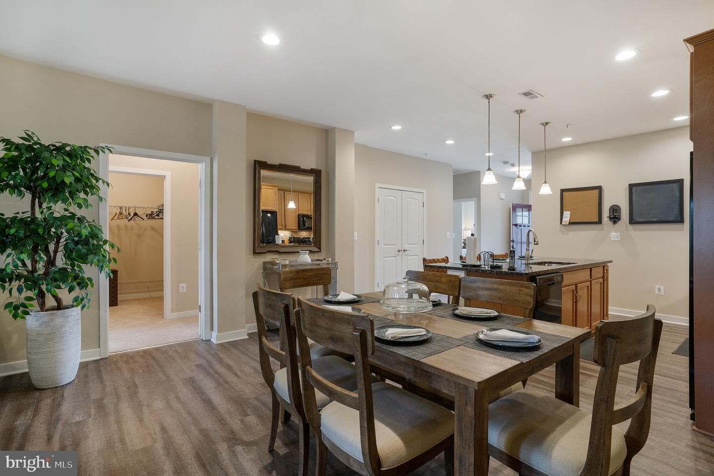 100 Camden Circle photo 18