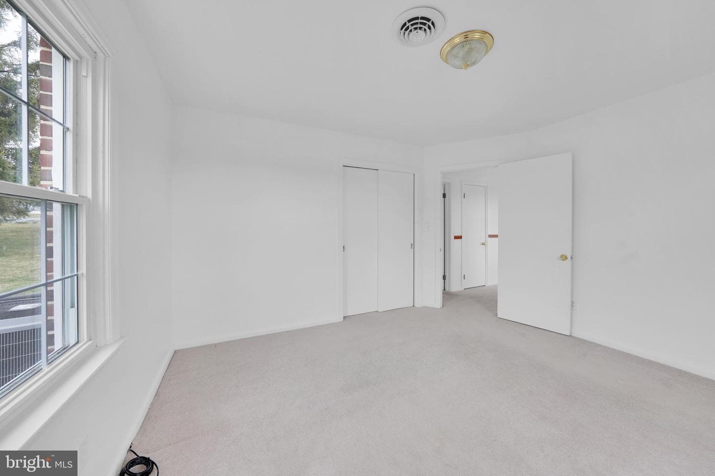 4138 Hillcrest Avenue photo 11