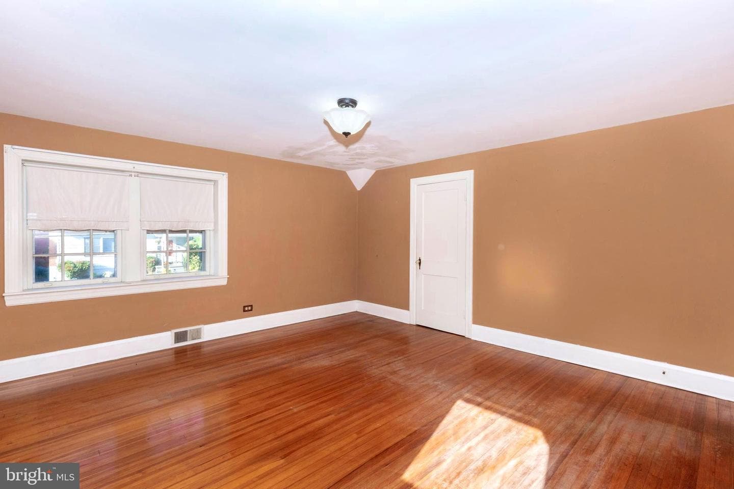 88 W Green Street photo 9