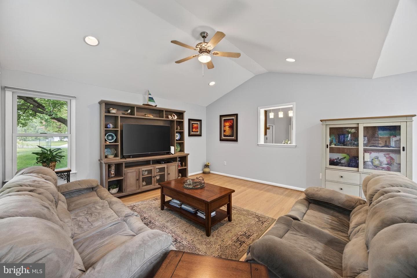 107 White Way photo 14