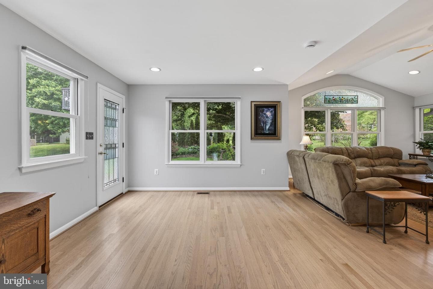 107 White Way photo 16