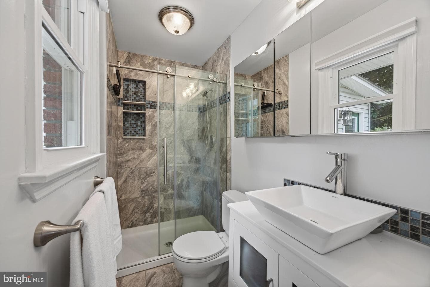107 White Way photo 22