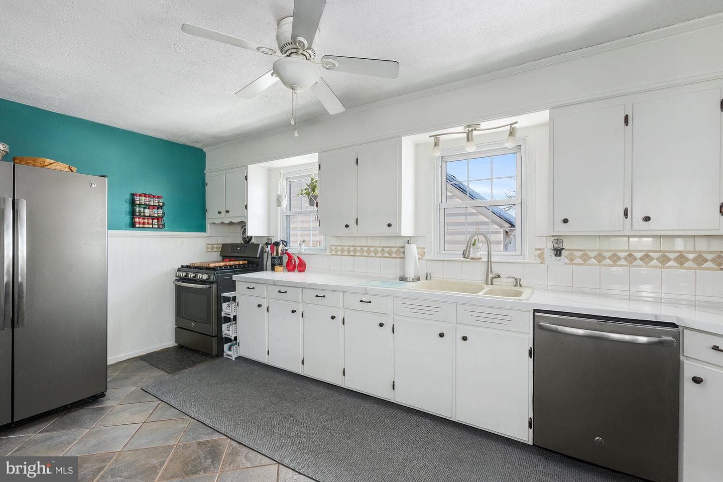 463 E Green Street photo 18