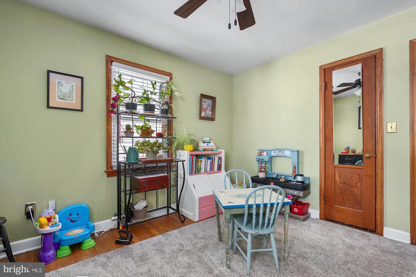 463 E Green Street photo 25
