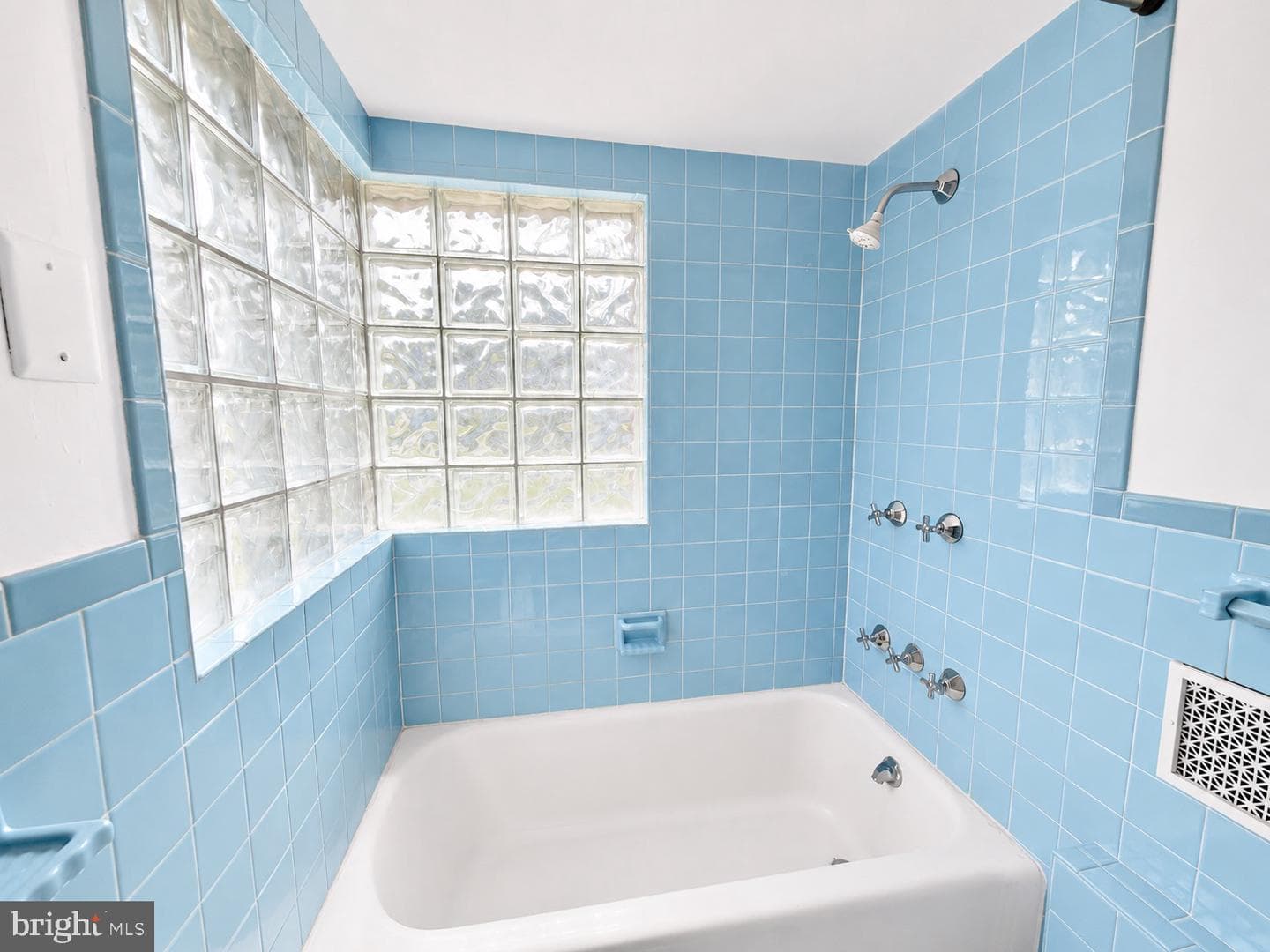 102 Bond Street photo 34
