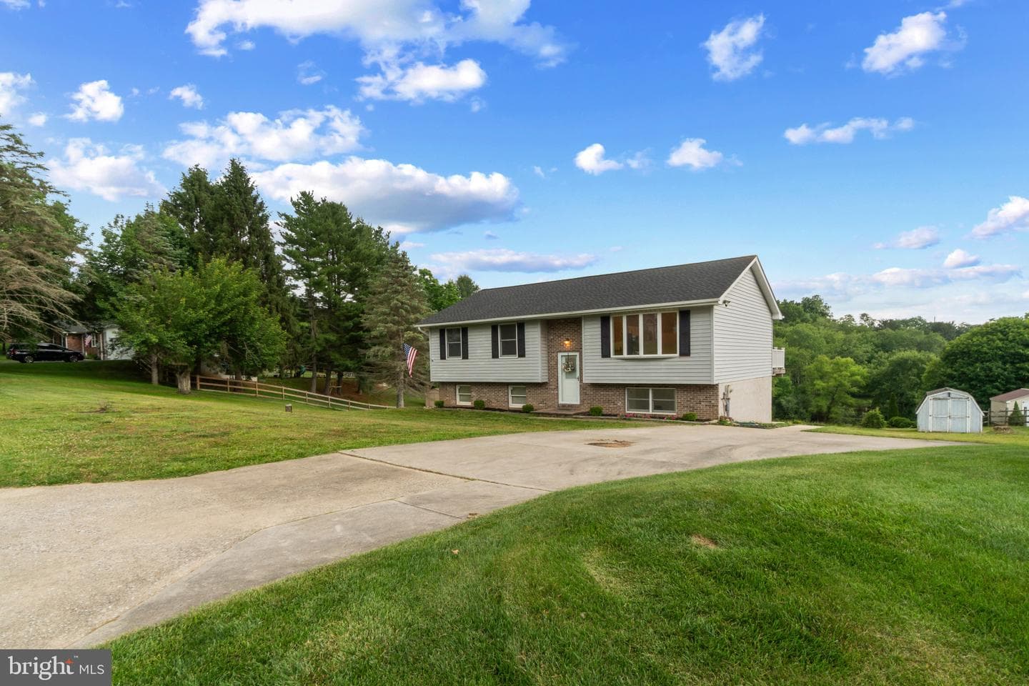 2217 Ridgemont Drive photo 3