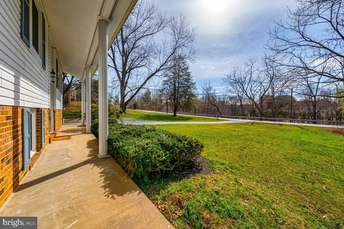 2536 Sandymount Road photo 3