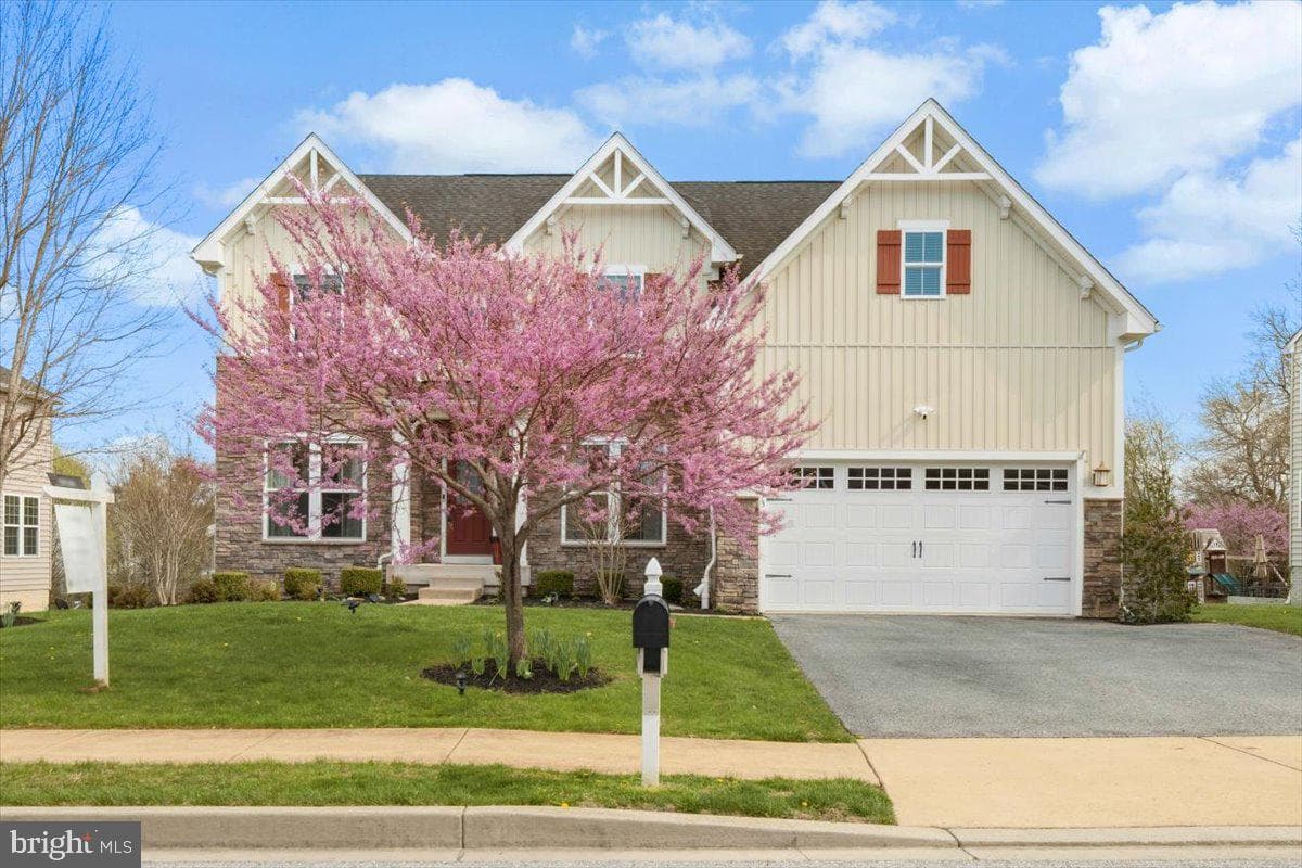 873 Amherst Lane photo 3