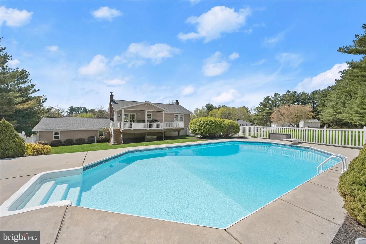 3002 Glenvue Drive photo 2