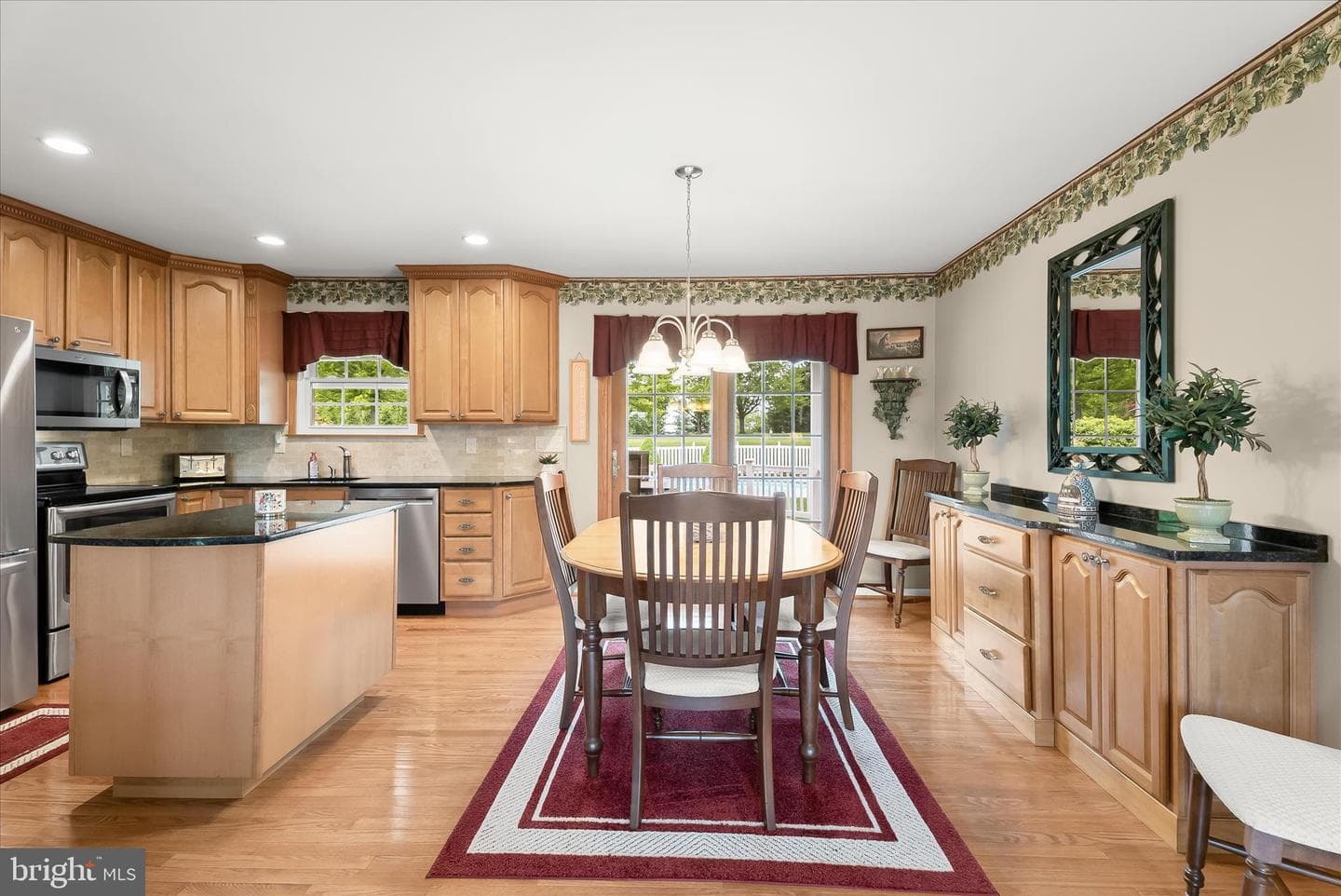 3002 Glenvue Drive photo 4