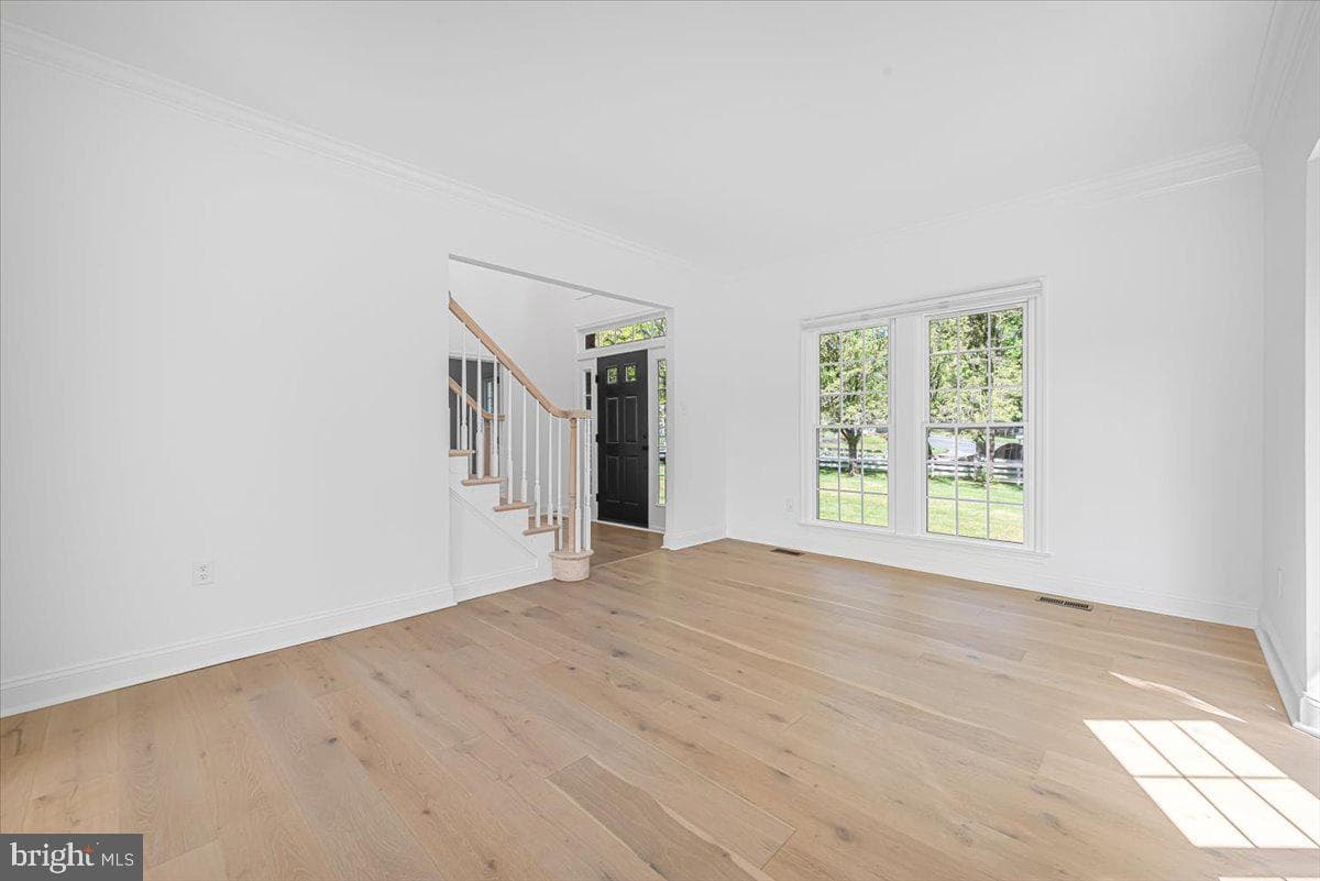 6201 Belmont photo 11