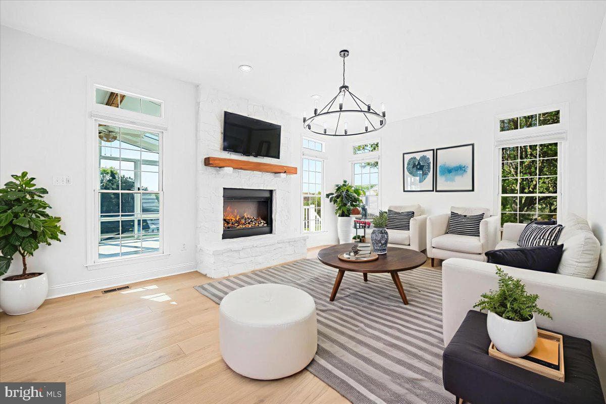 6201 Belmont photo 26