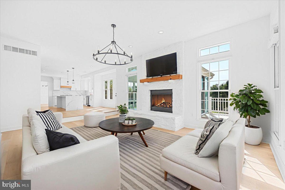 6201 Belmont photo 27