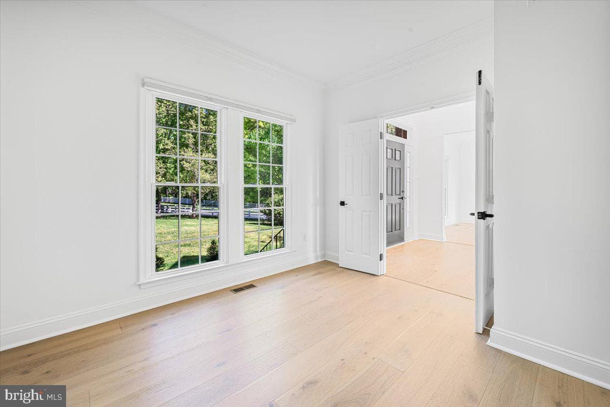 6201 Belmont photo 8
