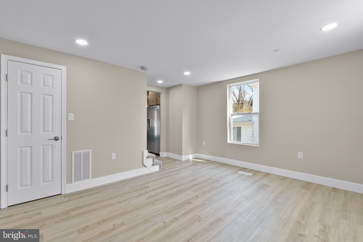 11 Baker Avenue photo 29