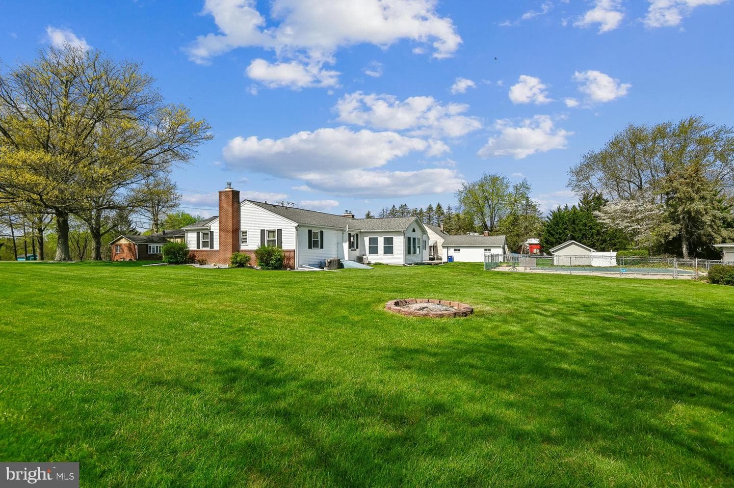 438 Hook Road photo 9