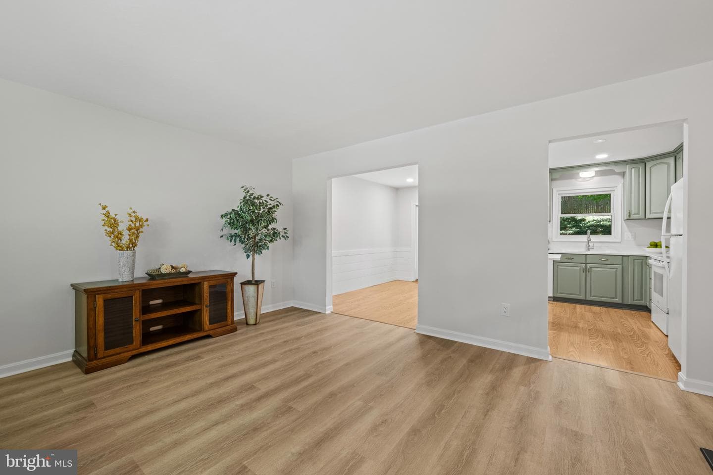 1956 Gardenia Street photo 8
