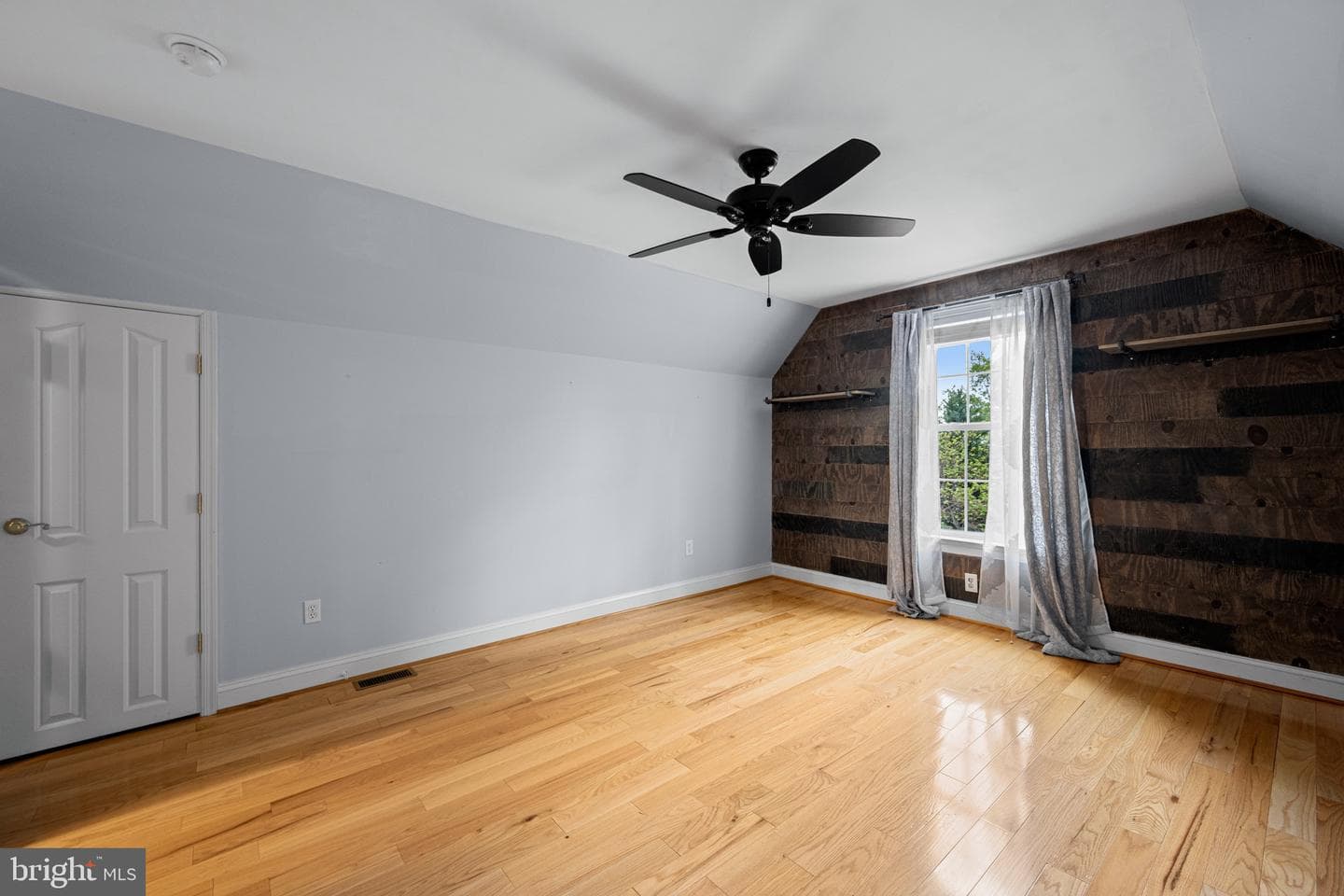 890 Sumner Court photo 40