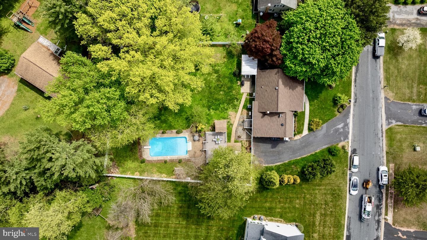 900 Caren Drive photo 4