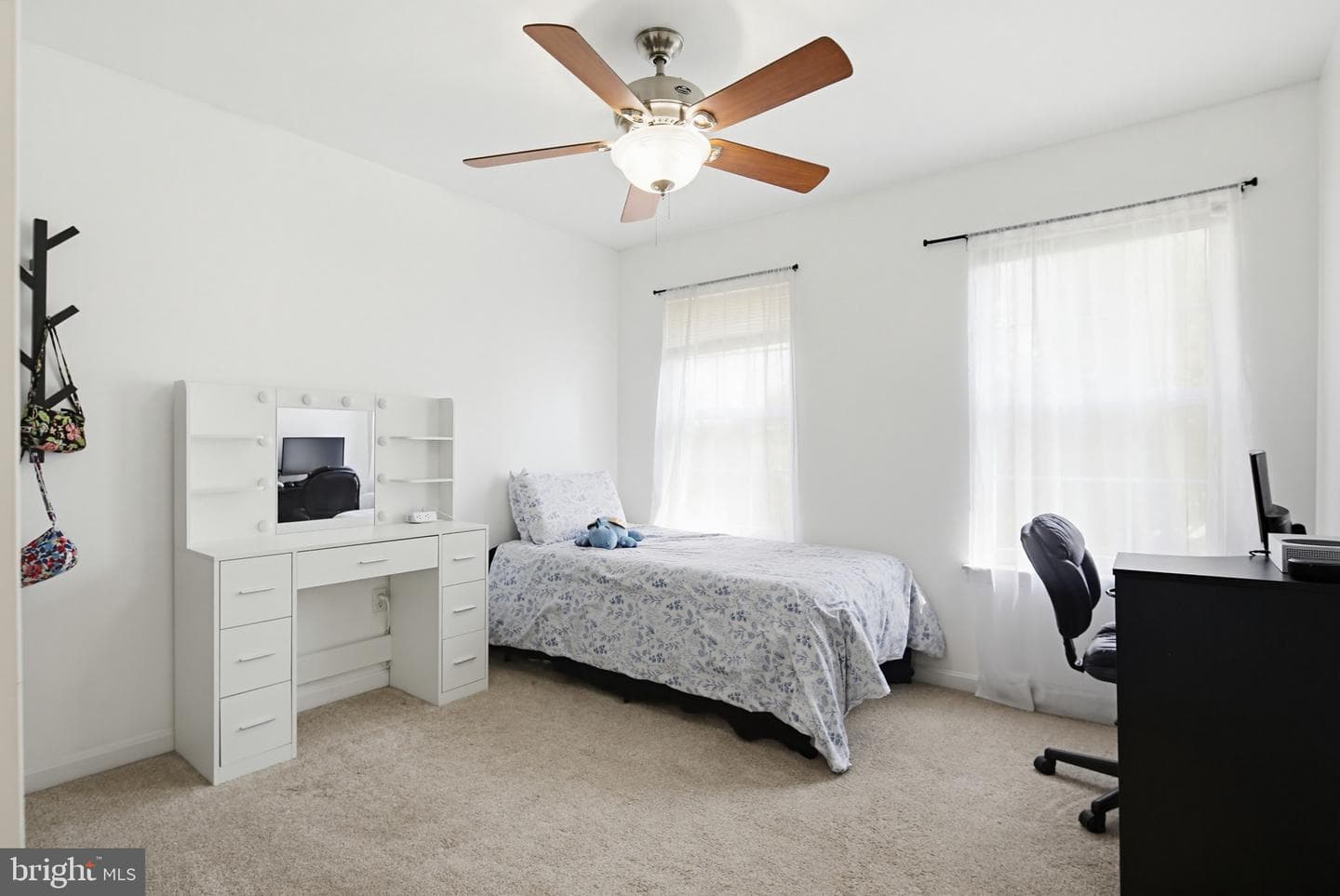 1804 Harrowsmith Court photo 34