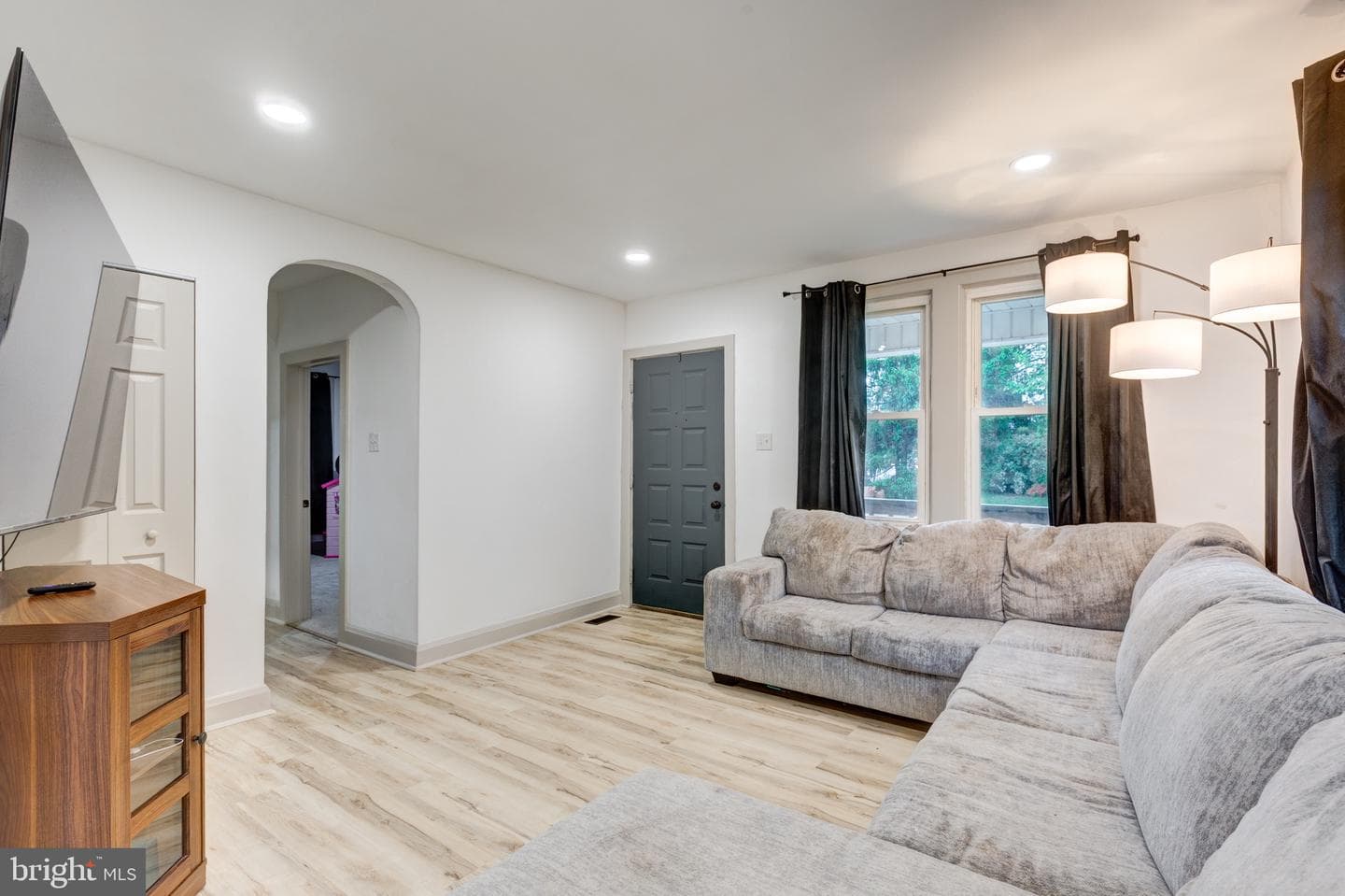 33 Milton Avenue photo 3