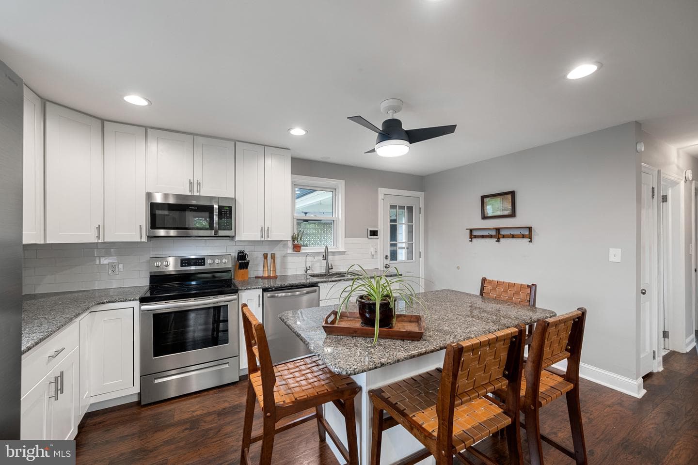 705 Longview Avenue photo 8