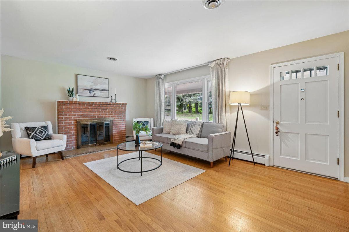 6203 W Hemlock Drive photo 2