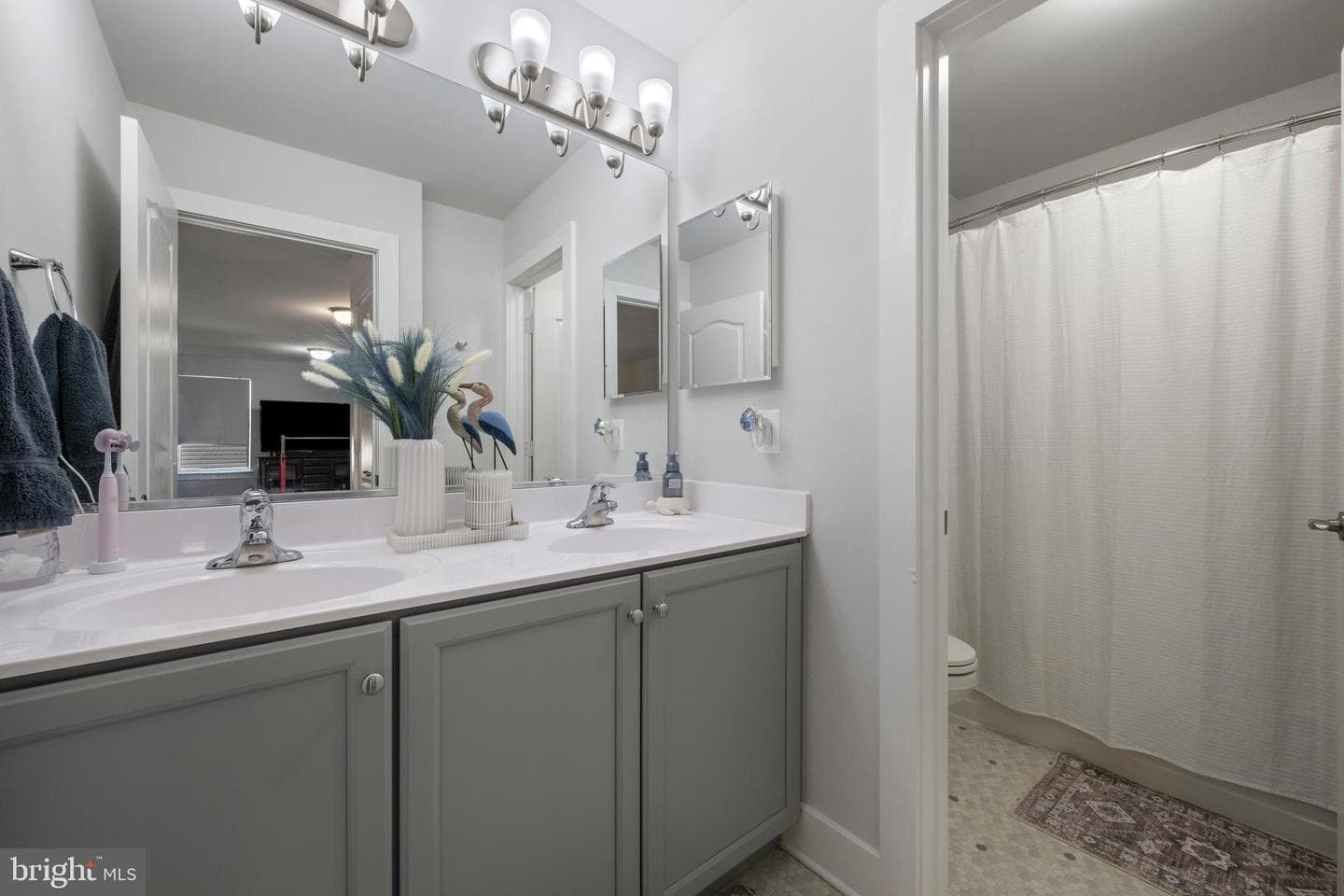 2843 Town View Circle photo 14