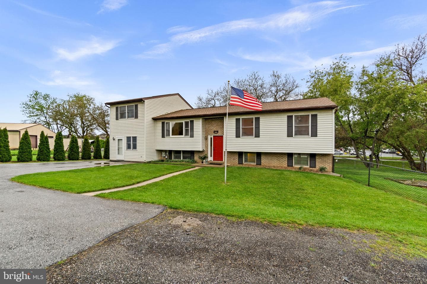 132 Dunrovin Avenue photo 4
