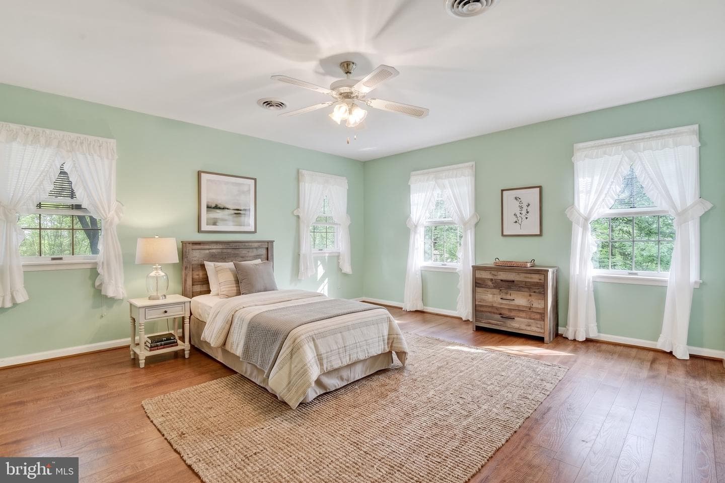 2055 Manchester Road photo 38