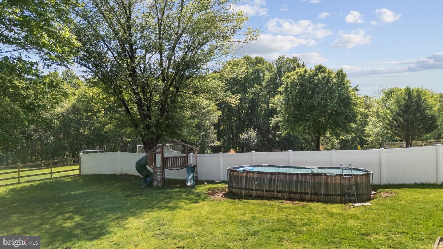 1653 Armistice Way photo 36