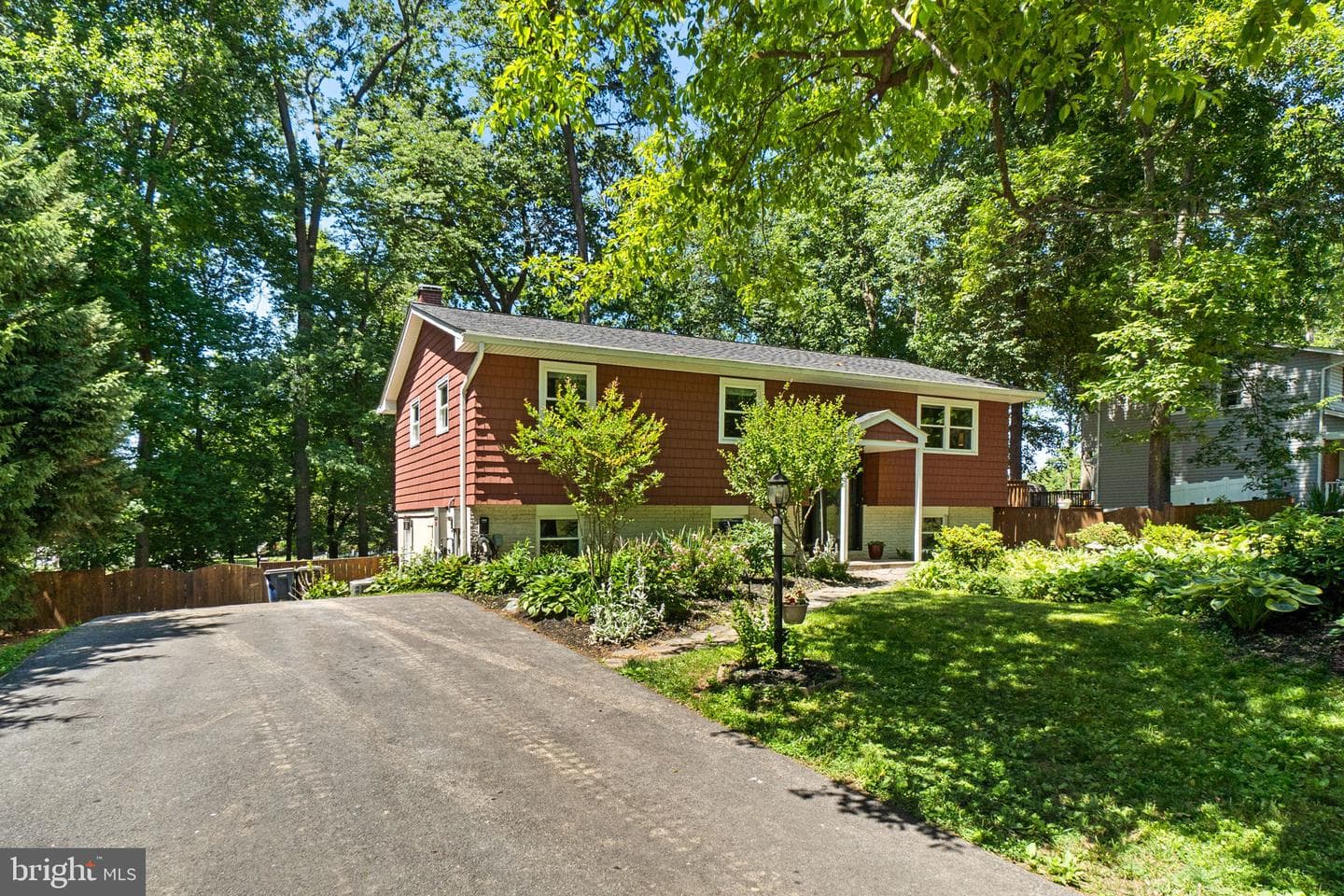 5804 Miriam Drive photo 2