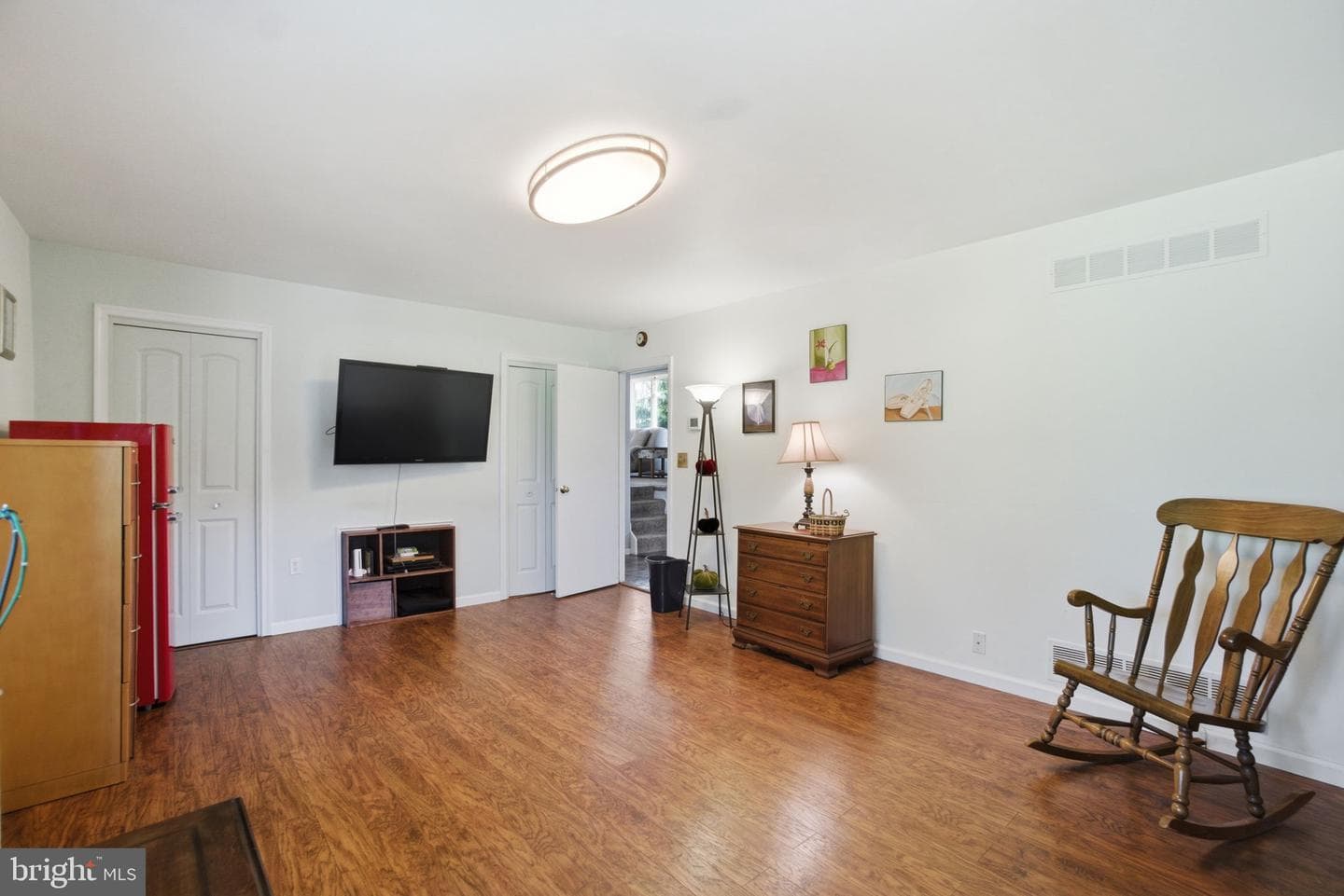 6407 Taper Court photo 11