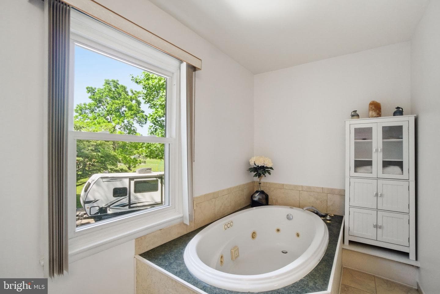 6407 Taper Court photo 12