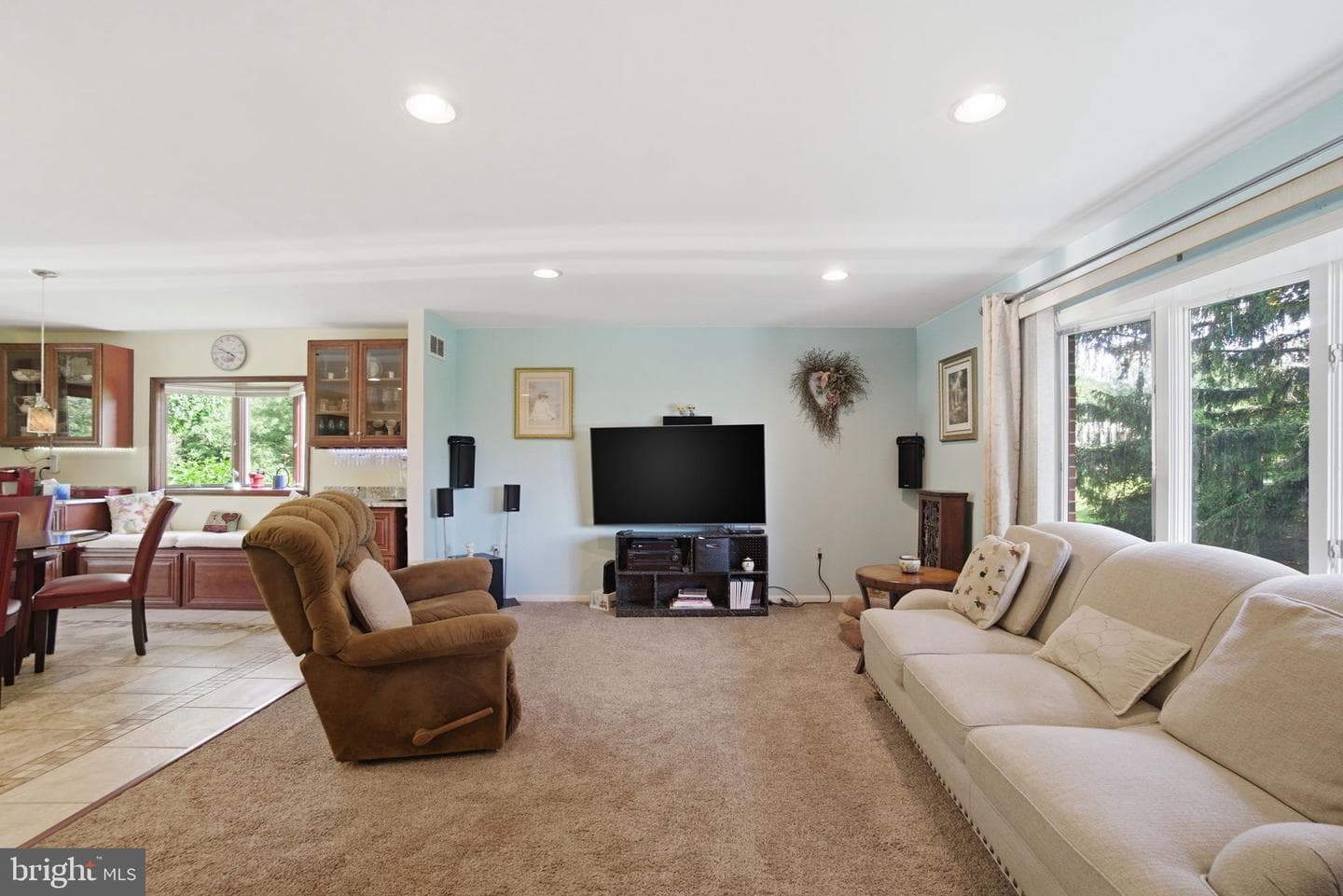 6407 Taper Court photo 4