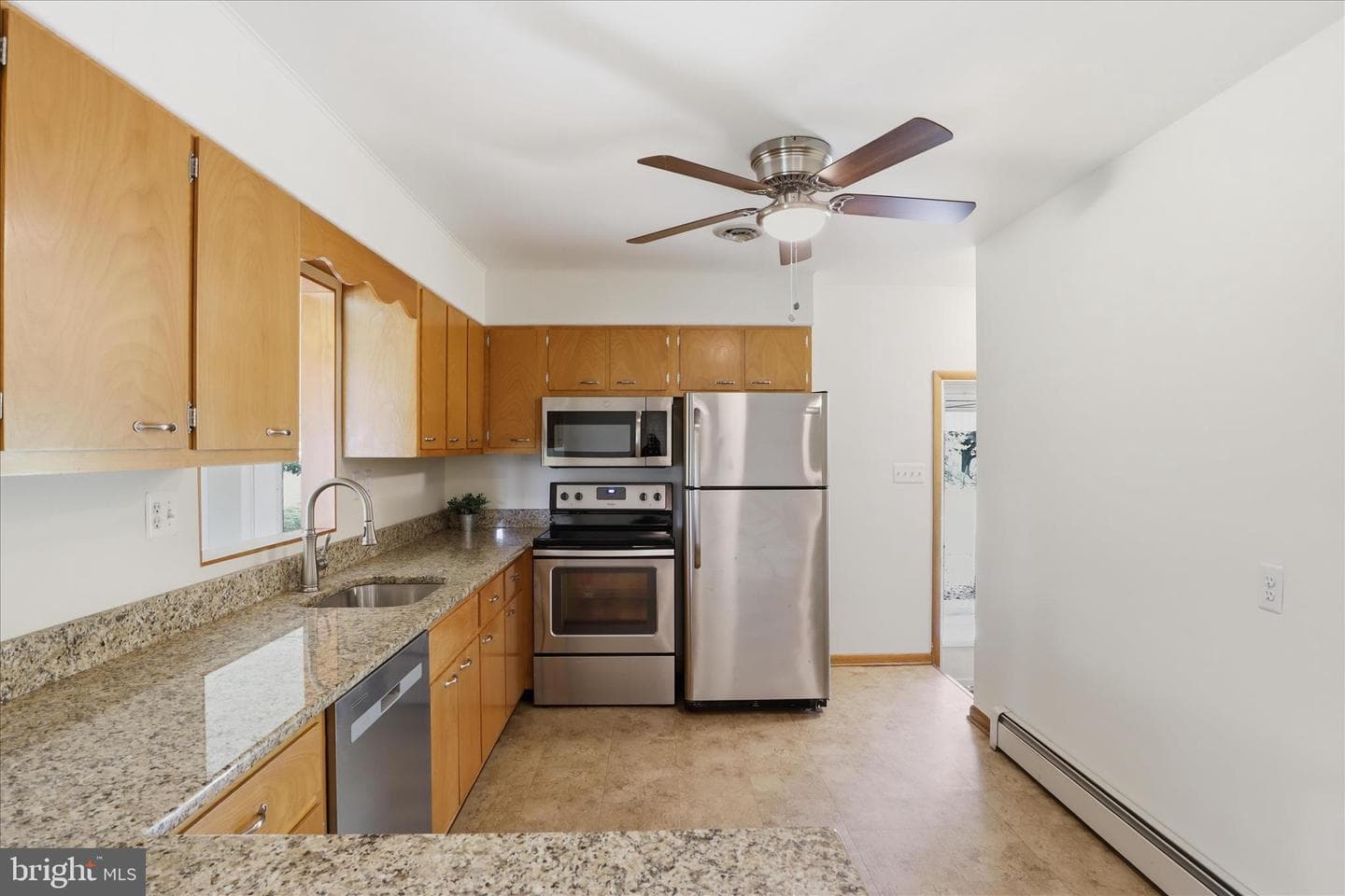 912 Hallford Street photo 13