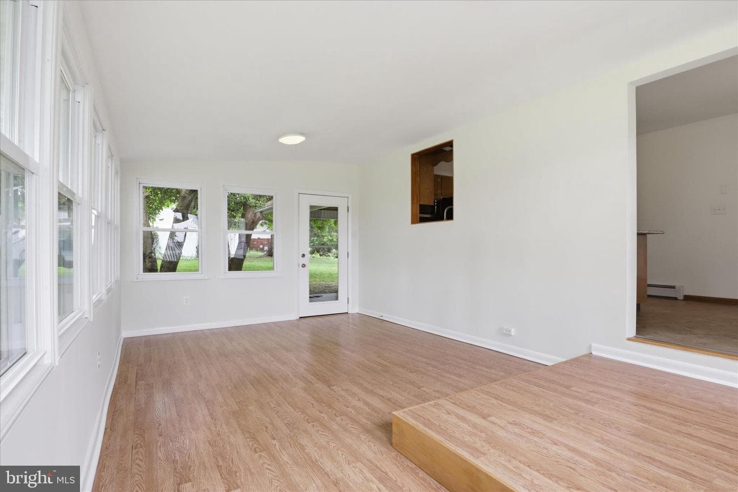 912 Hallford Street photo 16