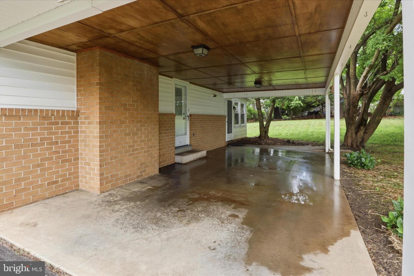 912 Hallford Street photo 7