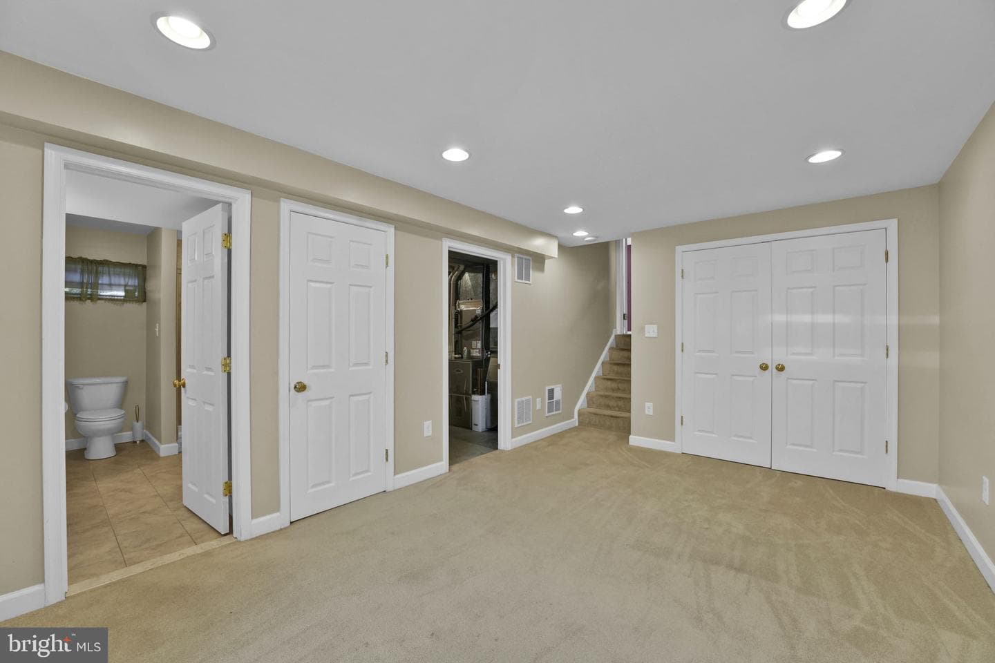 7094 Saddle Drive photo 33